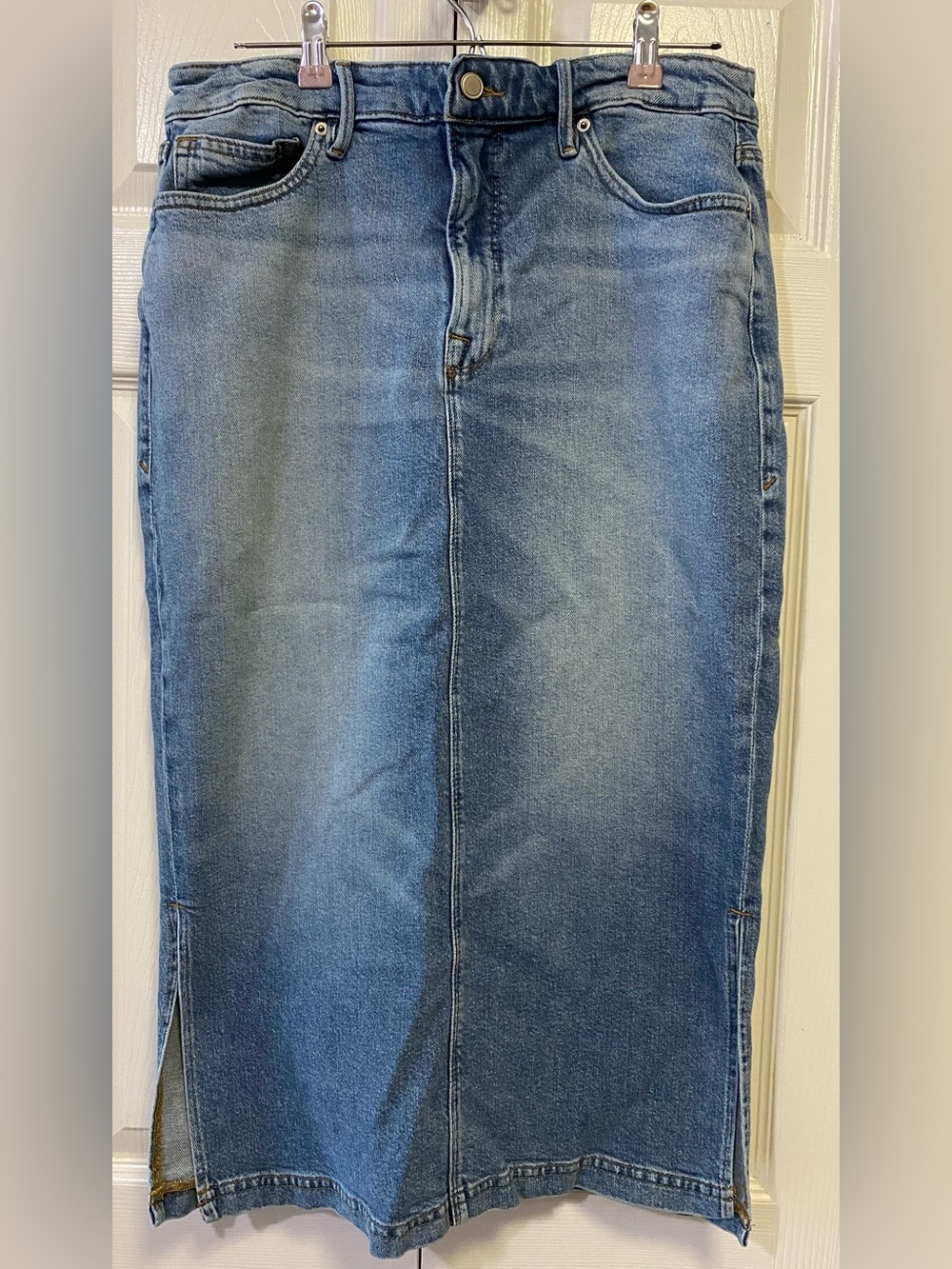 Good American Classic Midwash Denim Midi Skirt - Women Jeans (US12/31)
